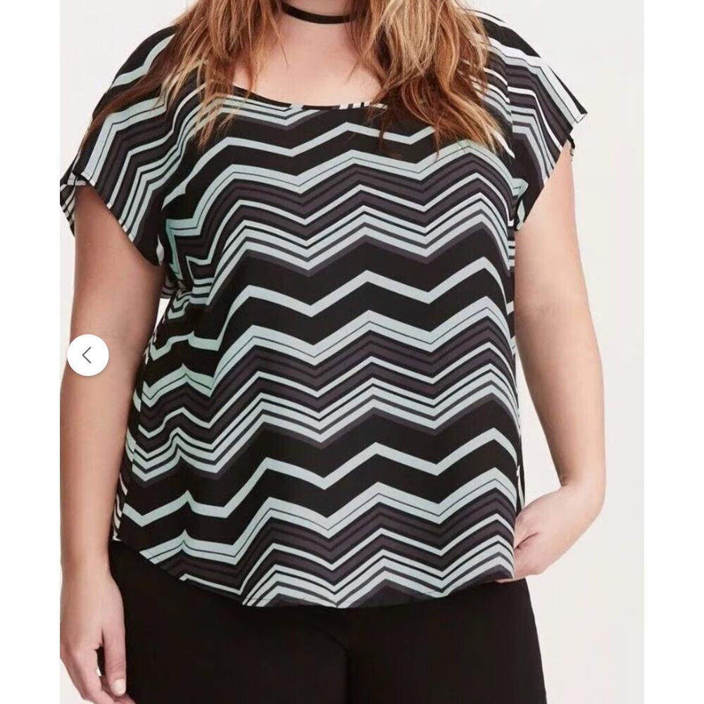 Torrid 1 Georgette Short Sleeve Chevron Print Plus Size Top 1X